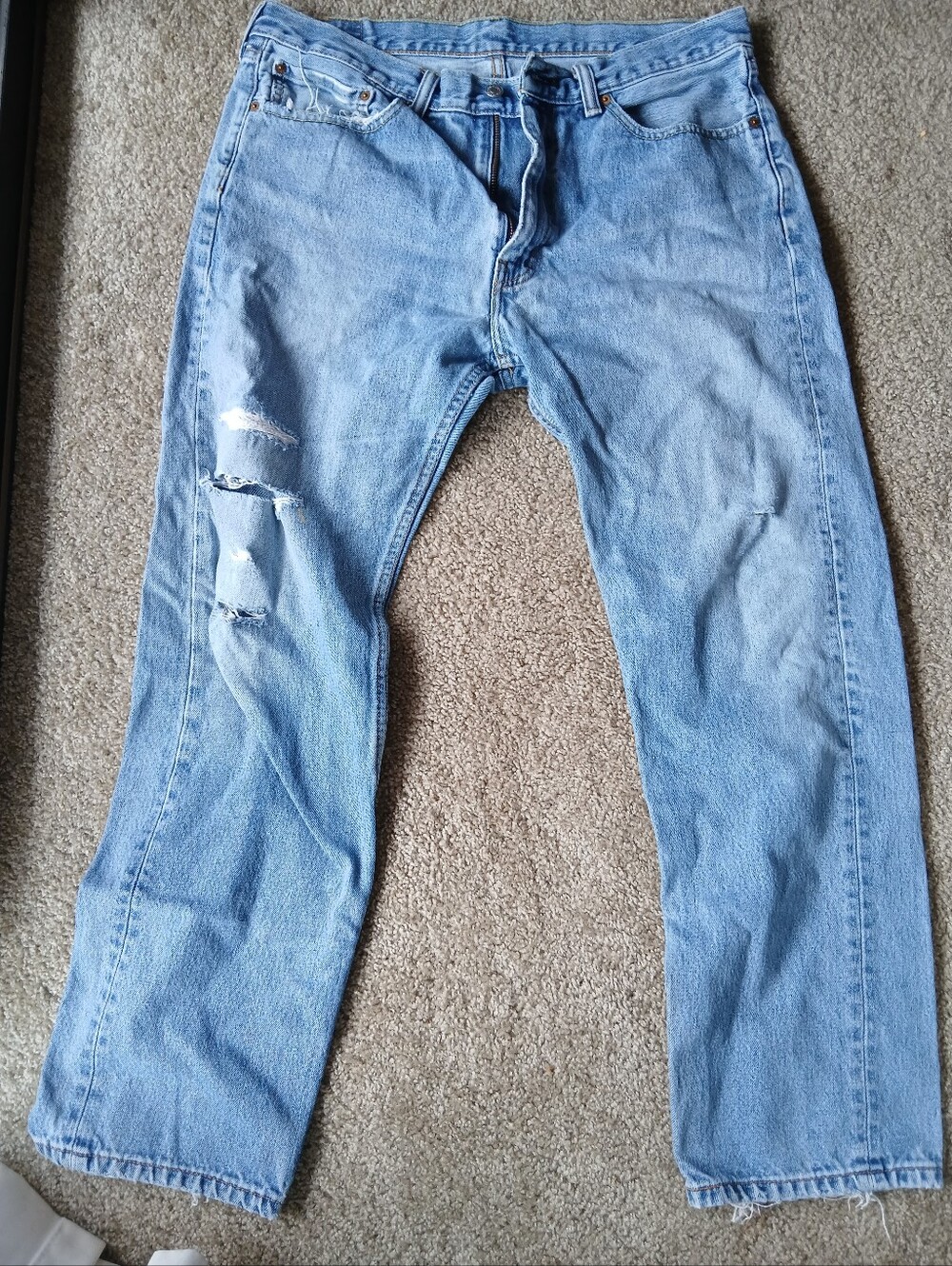 Levis Men's Light Blue Distressed Jeans